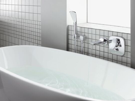 Смеситель Kludi Ambienta 536500575 для ванны с душем фото в интернет-магазине «Wasser-Haus.ru»