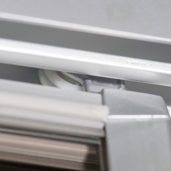 Душевая дверь в нишу GuteWetter Practic Door GK-403A левая 121-125 см стекло бесцветное, профиль матовый хром фото в интернет-магазине «Wasser-Haus.ru»