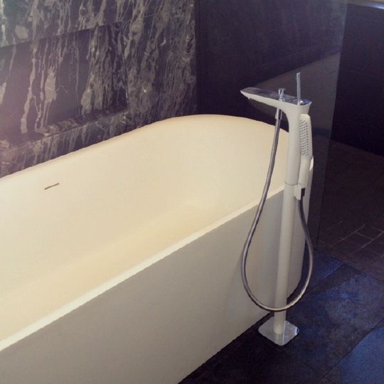 Смеситель Hansgrohe PuraVida 15473400 для ванны с душем фото в интернет-магазине «Wasser-Haus.ru»