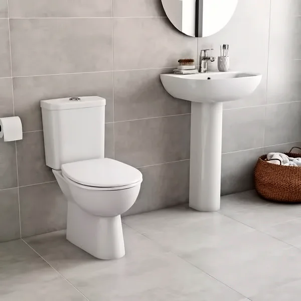 Комплект  Унитаз-компакт Grohe Bau Ceramic 39349000 + Гигиенический душ Grohe BauClassic 124901 со смесителем фото в интернет-магазине «Wasser-Haus.ru»