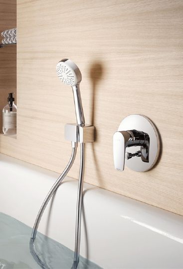 Смеситель Kludi Pure&Solid 344190575 для ванны с душем фото в интернет-магазине «Wasser-Haus.ru»