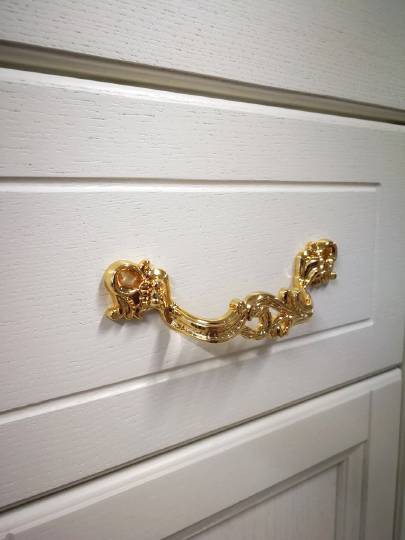 Шкаф-пенал ValenHouse Эллина 40 L слоновая кость, фурнитура золото фото в интернет-магазине «Wasser-Haus.ru»