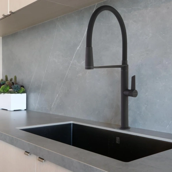 Смеситель для кухни Ramonsoler Kitchen Magnet 388801MCNM черный фото в интернет-магазине «Wasser-Haus.ru»