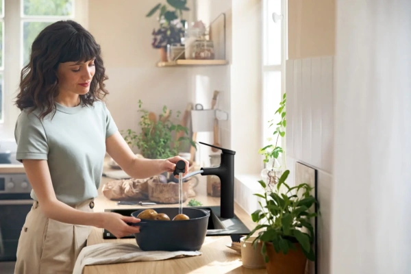 Смеситель для кухни Hansgrohe Zesis M33 74804670 механизм sBox lite, черный матовый фото в интернет-магазине «Wasser-Haus.ru»