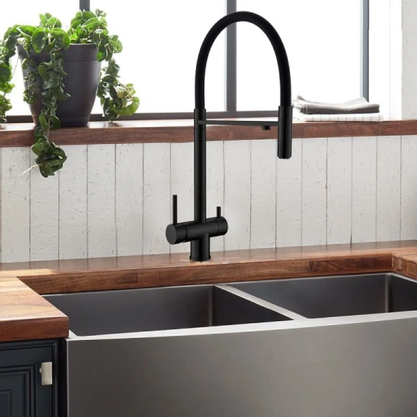 Смеситель для кухни с гибким изливом и подключением фильтра WesnaArt EKO05-160MatBlack, черный фото в интернет-магазине «Wasser-Haus.ru»