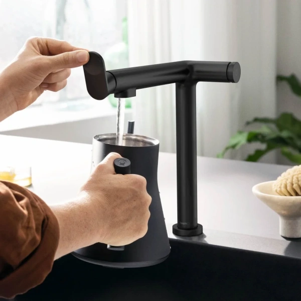 Смеситель для кухни Hansgrohe Aqittura M91 76804670 матовый черный фото в интернет-магазине «Wasser-Haus.ru»