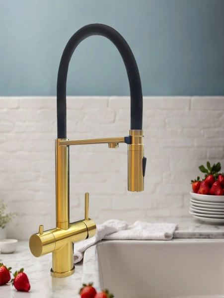 Смеситель для кухни AltroBagno Flusso 050202 OrSp с гибким изливом, матовое золото фото в интернет-магазине «Wasser-Haus.ru»