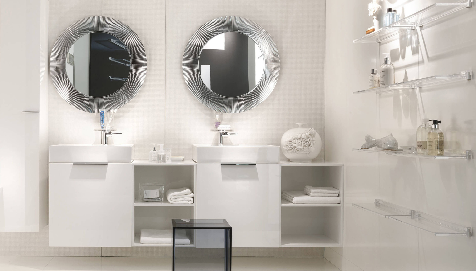 Полка Laufen Kartell by Laufen 3.8533.0.084.000.1 фото в интернет-магазине «Wasser-Haus.ru»