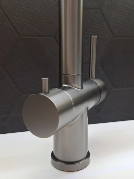 Смеситель для кухни AltroBagno Flusso 050203 GrMt с гибким изливом, оружейная сталь фото в интернет-магазине «Wasser-Haus.ru»