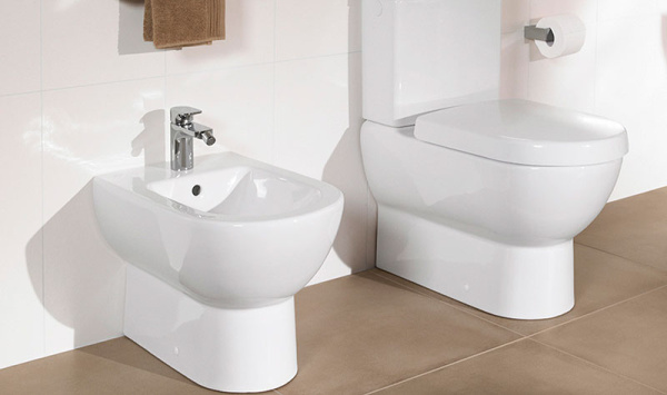 Крышка-сиденье Villeroy & Boch Subway 9M55 S101 с микролифтом, петли хром фото в интернет-магазине «Wasser-Haus.ru»
