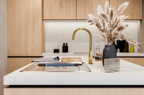 Смеситель для кухни Alveus Slim 1134833 золото фото в интернет-магазине «Wasser-Haus.ru»