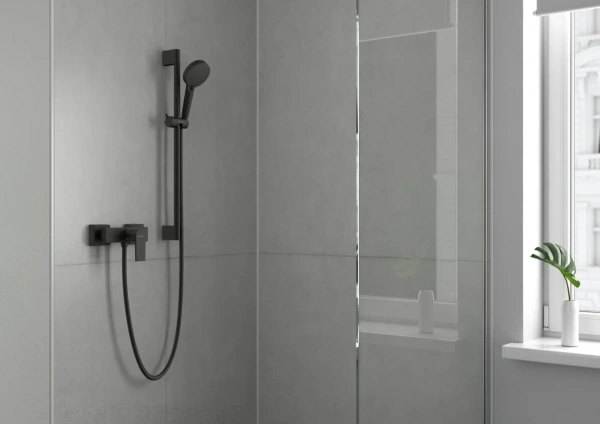 Смеситель для душа Hansgrohe Vernis Shape 71650670 черный фото в интернет-магазине «Wasser-Haus.ru»