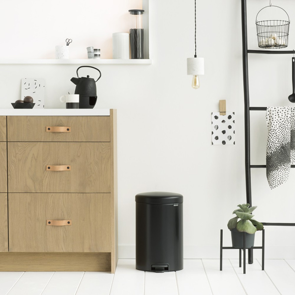 Мусорное ведро Brabantia NewIcon 114106 фото в интернет-магазине «Wasser-Haus.ru»