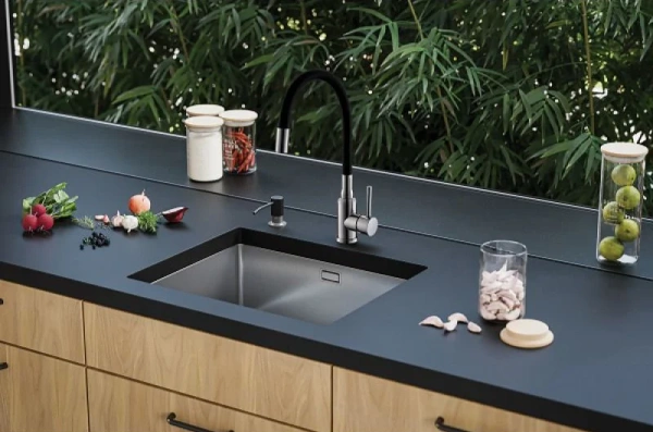 Смеситель для кухни Alveus Flexa 1147023 черный фото в интернет-магазине «Wasser-Haus.ru»