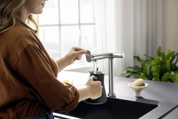 Смеситель для кухни Hansgrohe Aqittura M91 76804800 сталь фото в интернет-магазине «Wasser-Haus.ru»