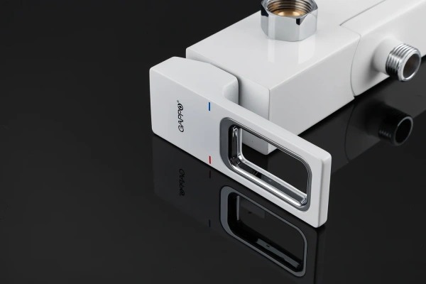 Смеситель для ванны с душем Gappo G17-8 G3217-8 белый, хром фото в интернет-магазине «Wasser-Haus.ru»