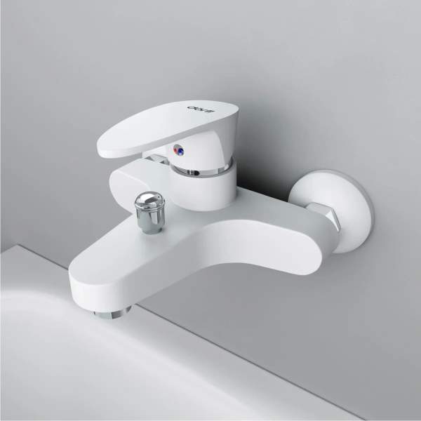 Смеситель для ванны с душем Dorff Alpha D9010000WH белый фото в интернет-магазине «Wasser-Haus.ru»