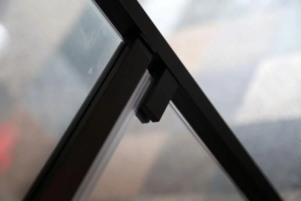 Душевая дверь в нишу Cezares Urban B 12 140 C Nero профиль черный, стекло прозрачное фото в интернет-магазине «Wasser-Haus.ru»